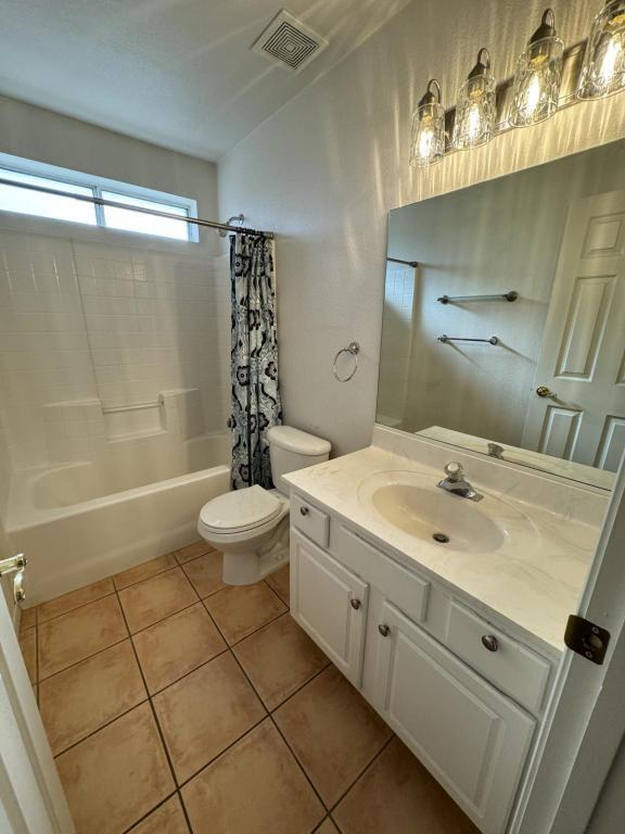 Building Photo - 5005 Camelback Pl