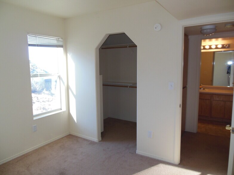 Building Photo - 1100 Goeglein Gulch #149