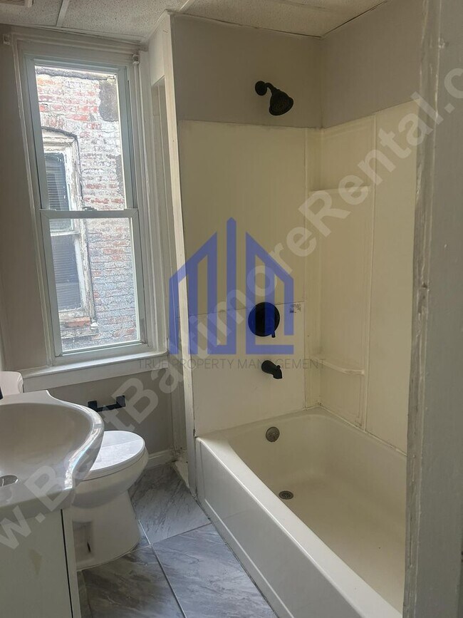 Building Photo - 1913 Walbrook Ave