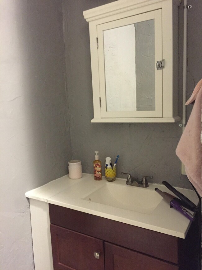 Building Photo - 1 Bedroom 1 Bath Upstairs Downtown Lafayette
