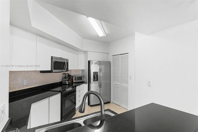 Building Photo - 16699 Collins Ave