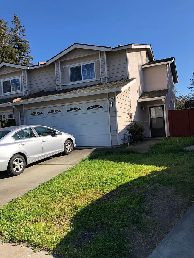 Building Photo - 254 Grau Dr