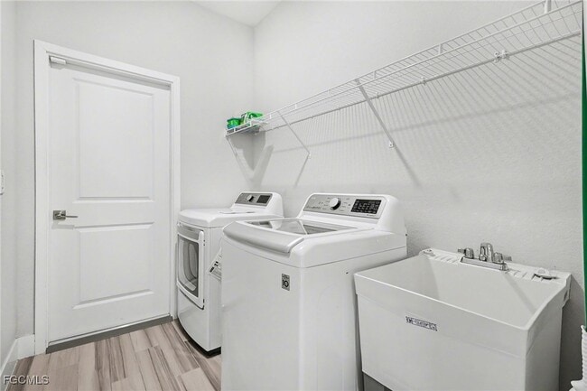 Building Photo - 239 SE 11th Terrace