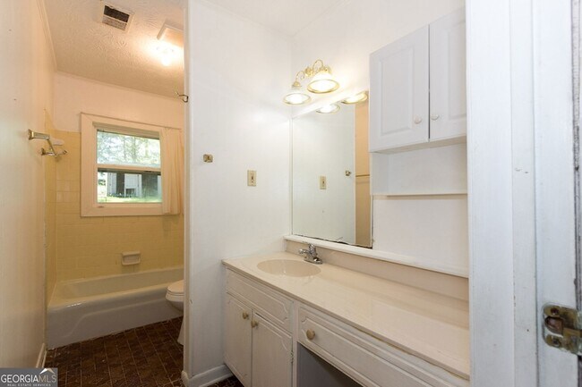 Building Photo - 3720 Sunny Hill Dr
