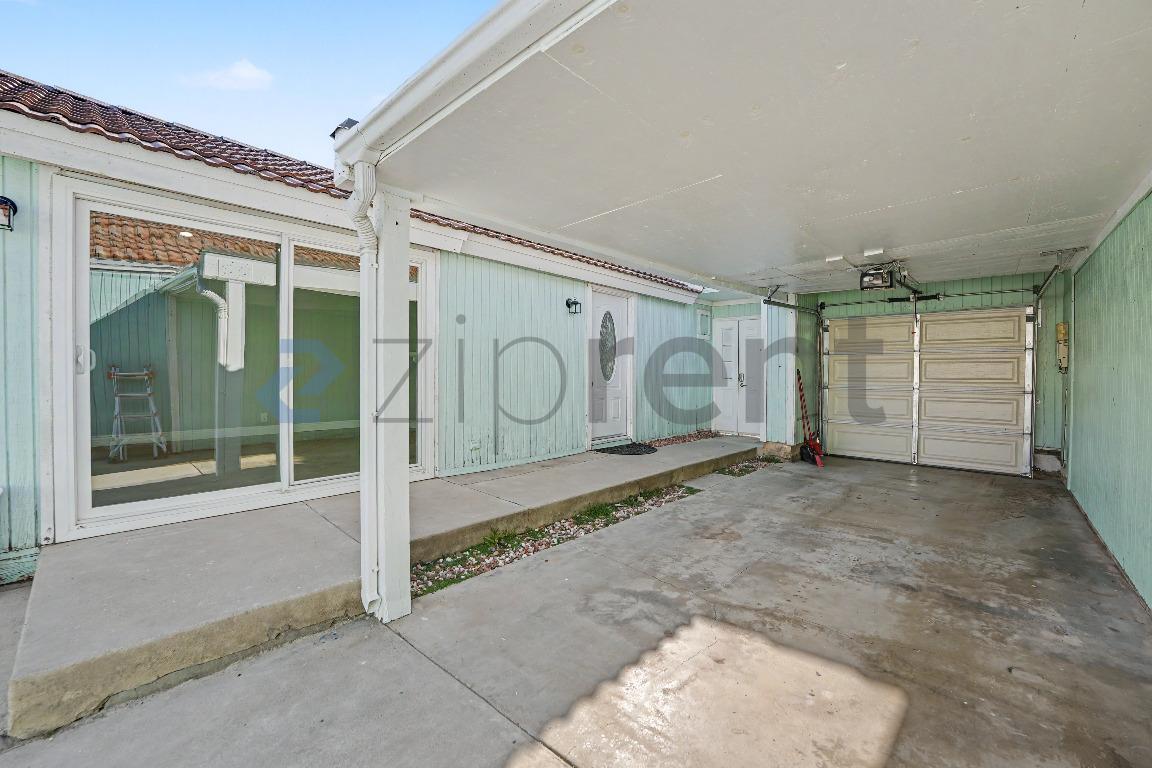 Building Photo - Unit