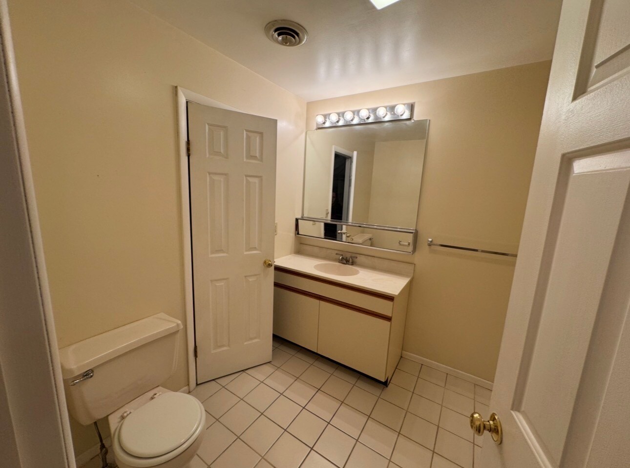 Building Photo - 1307 Greenwich Dr