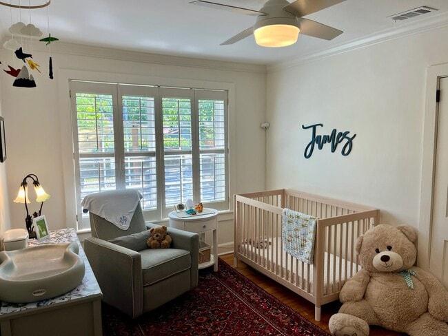 Building Photo - 3/2 Duplex Conveniently Situated in an Established Neighborhood!