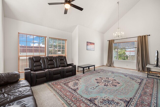 Building Photo - 1209 Paisano St NE