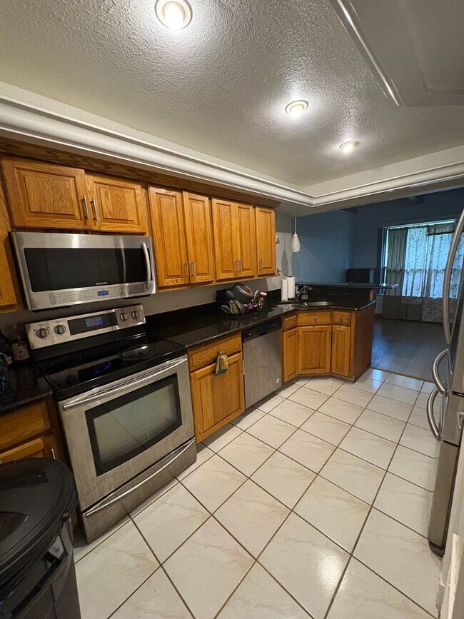 Building Photo - Spacious 3-Bedroom Condo in Cypress Woods