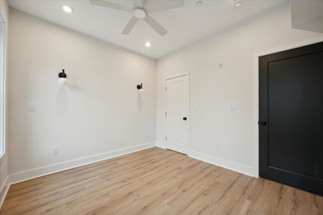 Building Photo - 4025 Lancaster Ave