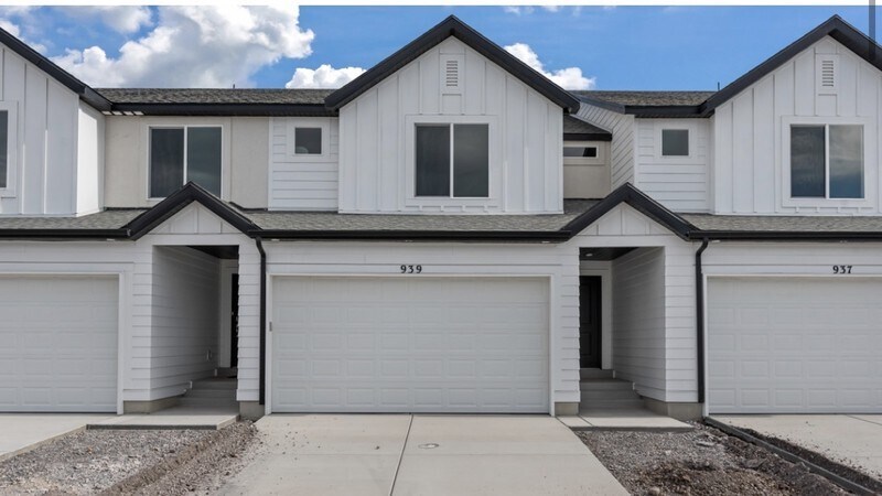 Building Photo - 534 N Helmsman Ln