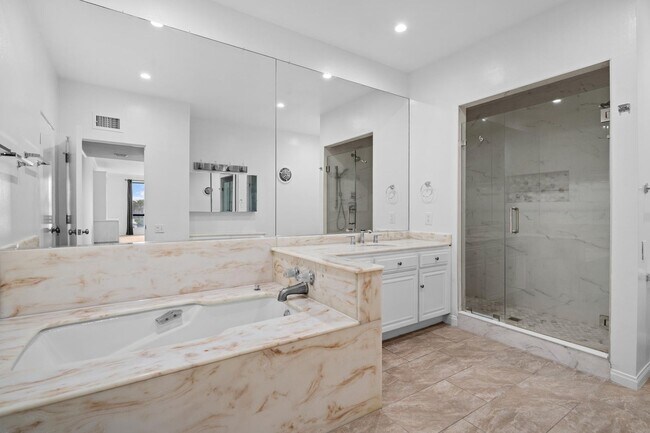 Building Photo - 4454 Ventura Canyon Ave