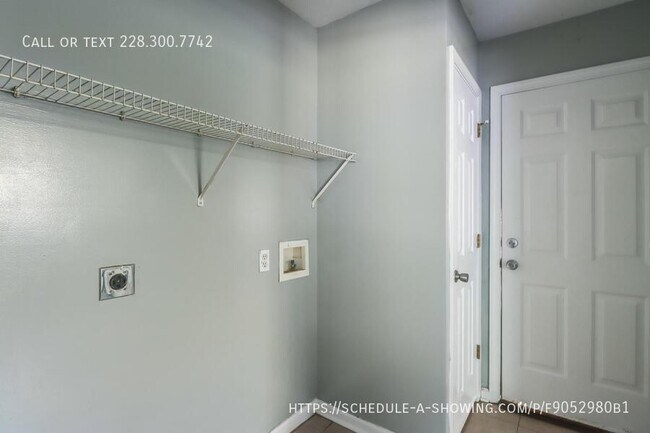 Building Photo - 124 30th 1/2 St-A