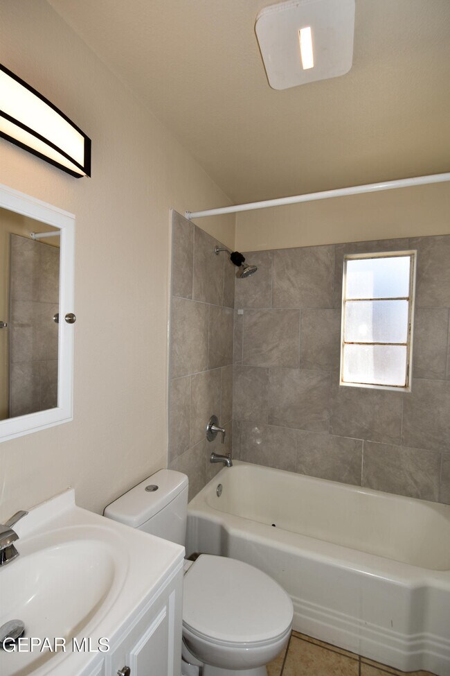 Building Photo - 256 Yale Ave