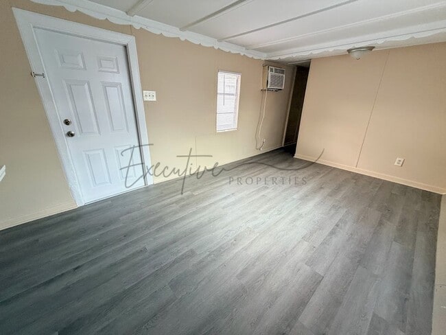 Building Photo - Affordable Sulphur 1-Bedroom with Bonus Room