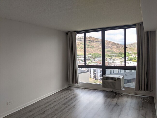 Building Photo - 5070 Likini St
