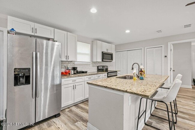 Building Photo - 600 Lemon St