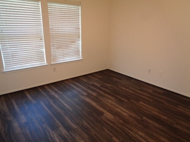 Building Photo - 16747 Fallen Timbers Dr