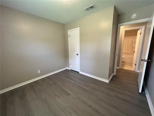 Building Photo - 506 Seville Dr