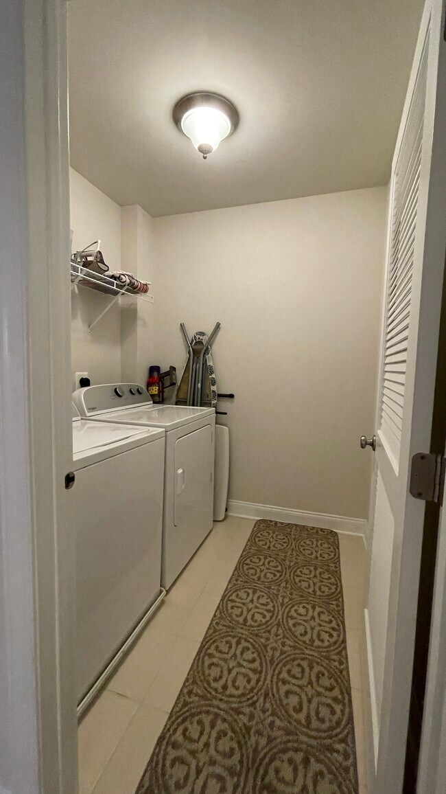 Building Photo - 126 Iron Hill Way