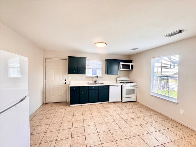 Building Photo - 301 Enid St