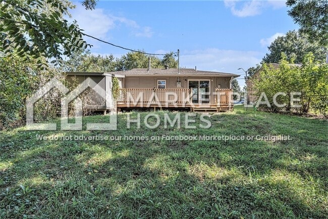 Building Photo - 4528 N Forest Ave