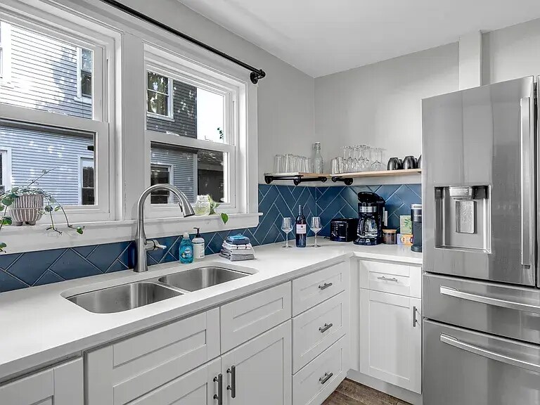 Building Photo - 10 W Elm St