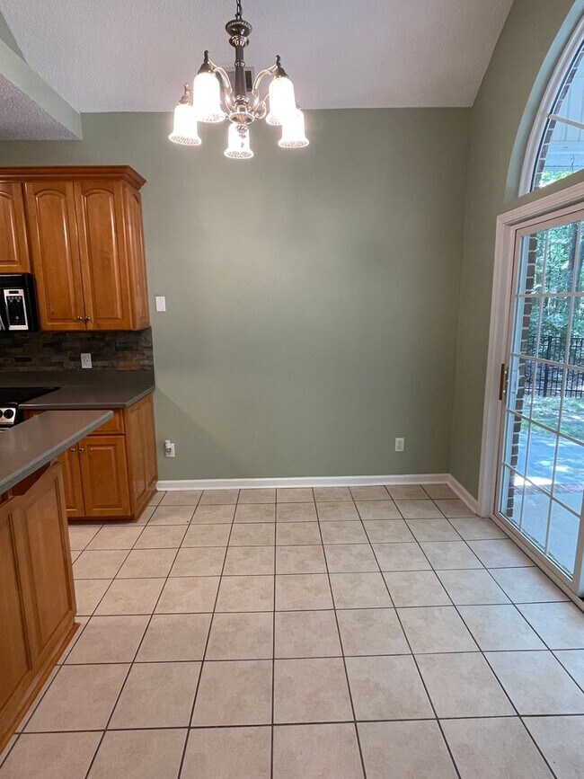 Building Photo - Rare Find in Henderson Golf Community!