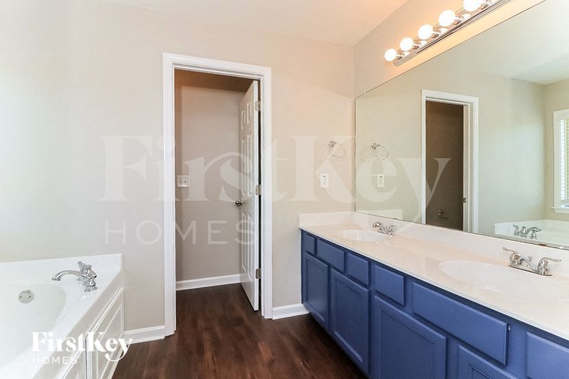 Building Photo - 193 Palisades Dr