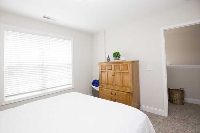 Building Photo - Gorgeous 4 bedroom home in Vass