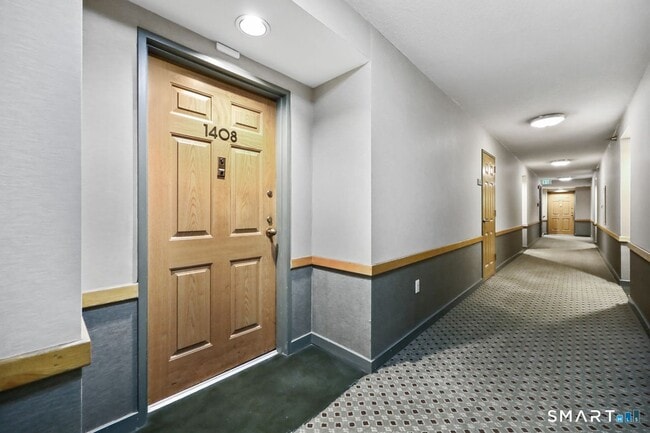 Building Photo - 127 Greyrock Pl