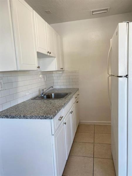 Primary Photo - 466 Sunshine Dr