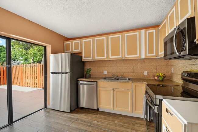 Building Photo - 2913 SW 22nd Cir