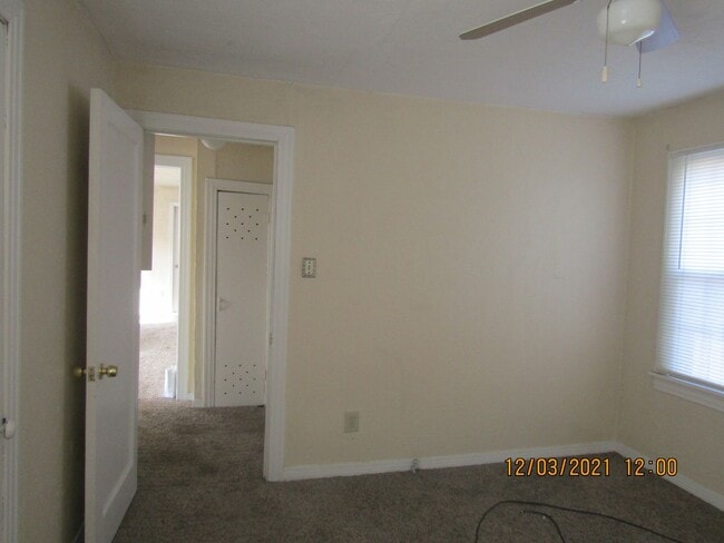 Building Photo - Charming house located close to Ft. Sill!