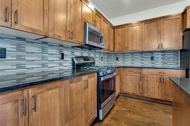 Building Photo - Spacious 4BR/3BA in Beaverton
