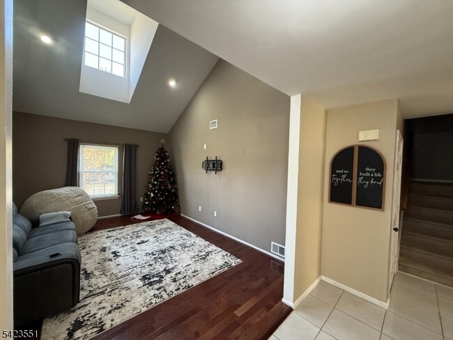 Building Photo - 2 Sapphire Ln