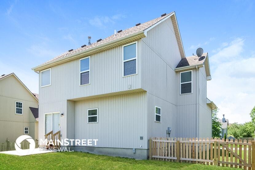 Building Photo - 18417 Spruce St