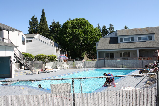 Building Photo - Charming Condo in Gated Community