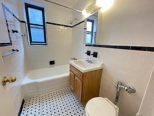 Building Photo - 2 bedroom in Bronx NY 10465