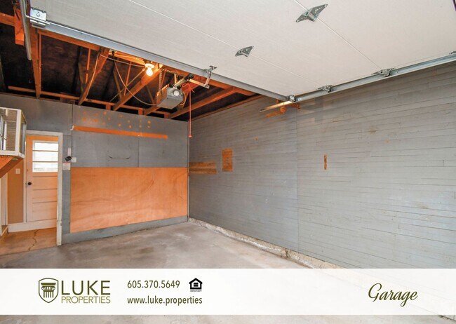 Building Photo - 3005 E 20th St