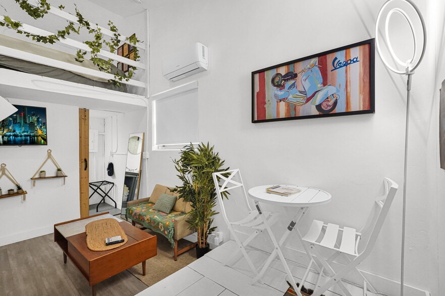 Building Photo - 274 NW 43rd St