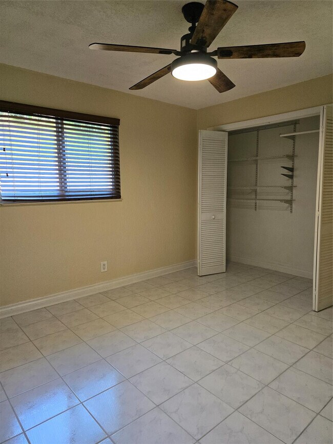 Building Photo - 1749 NW 6th Ave