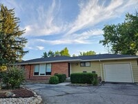Building Photo - Fully Furnished Mid Century Charmer- month to month/midterm/short term, 3 bedrooms, highly desira...