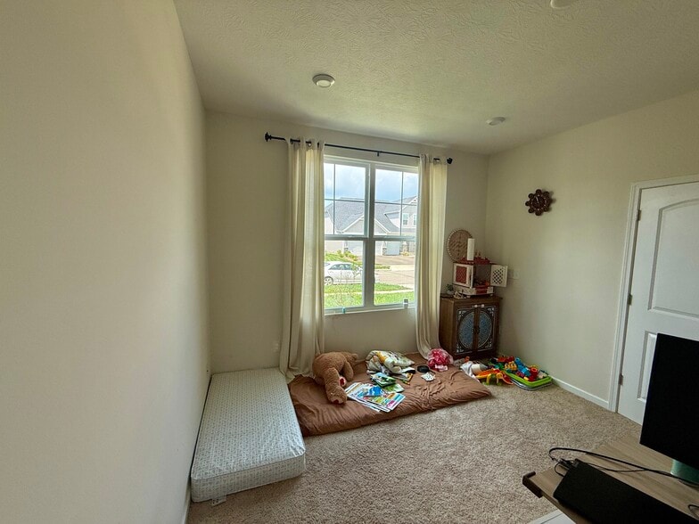 Office - 2062 Broccoli Dr