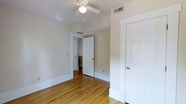 Building Photo - 225 E 11th Ave