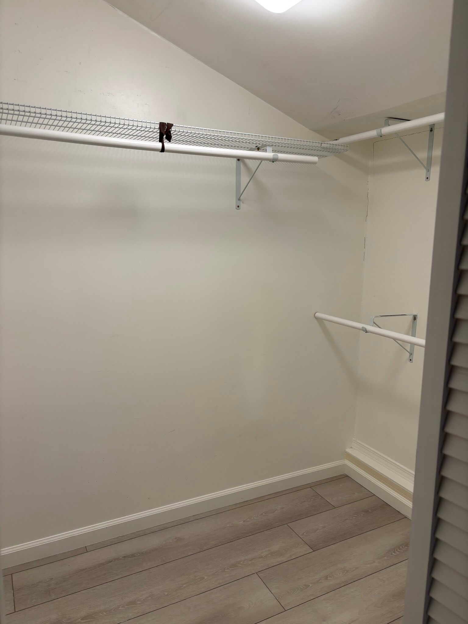 Walking closet - 6999 Darnoch Way