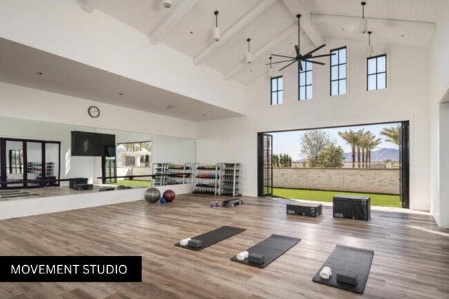 Building Photo - 12091 N San Clemente St