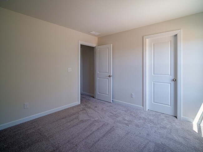 Building Photo - 515 Nixon Rd