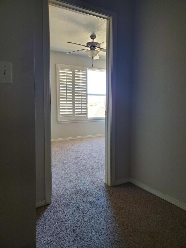 Building Photo - 10021 Railroad Dr