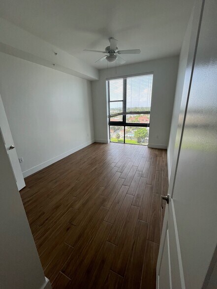 Building Photo - 16021 NE 18th Ct